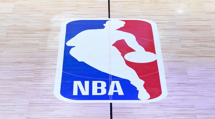 La NBA reprograma 19 juegos por aplazamientos de COVID